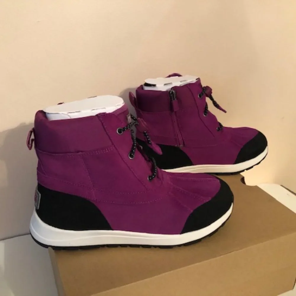 Ugg Turlock Waterproof Leather Snow Boot. Size: 6